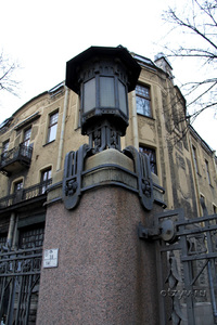 lidval_fonar-u-vhoda.jpg