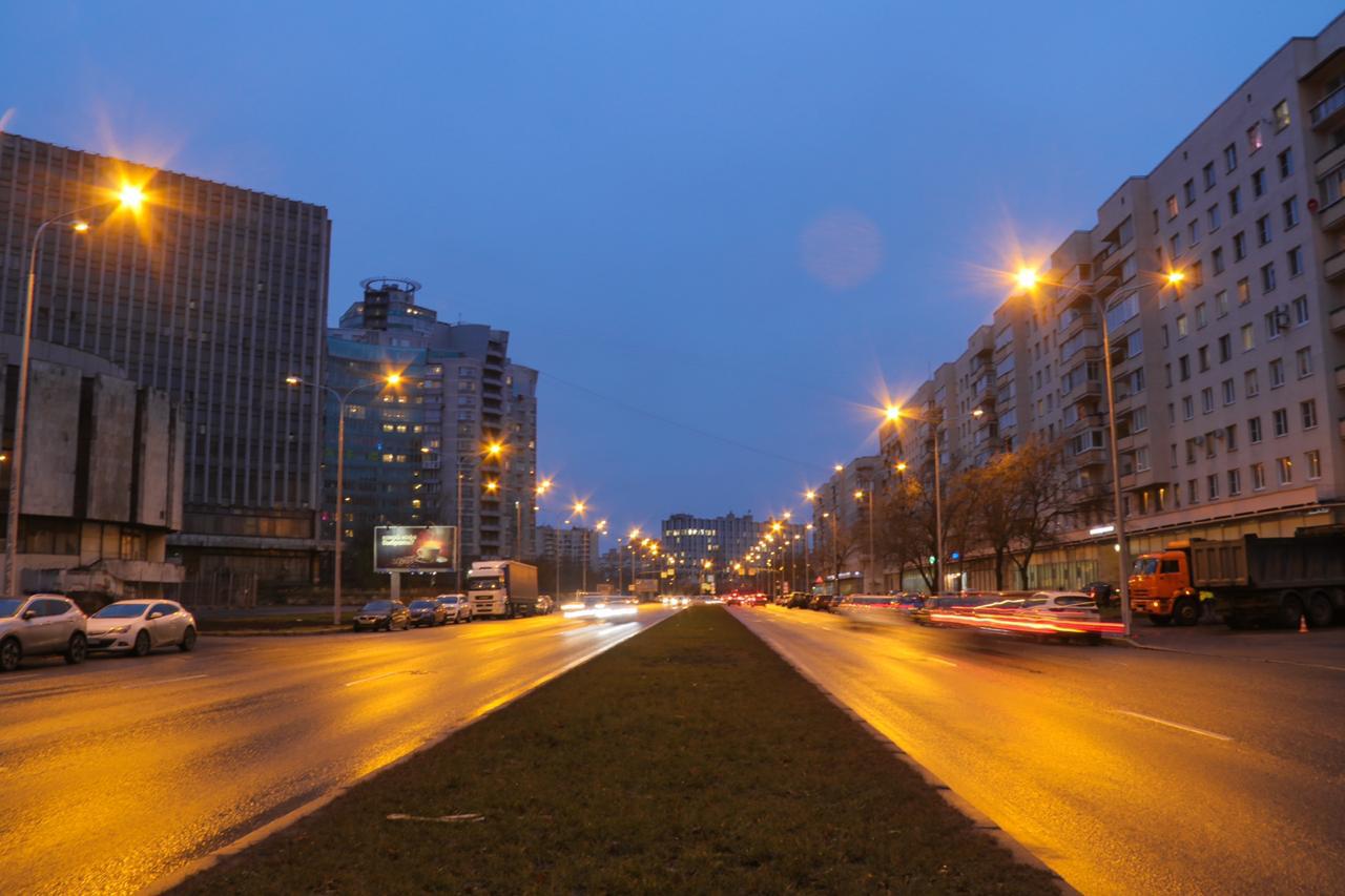 Последний улица. Современное освещение города Петербурга. Новое освещение на улицах СПБ. Новое наружное освещение на проспекте культуры.. Город огни улица Одоевского.