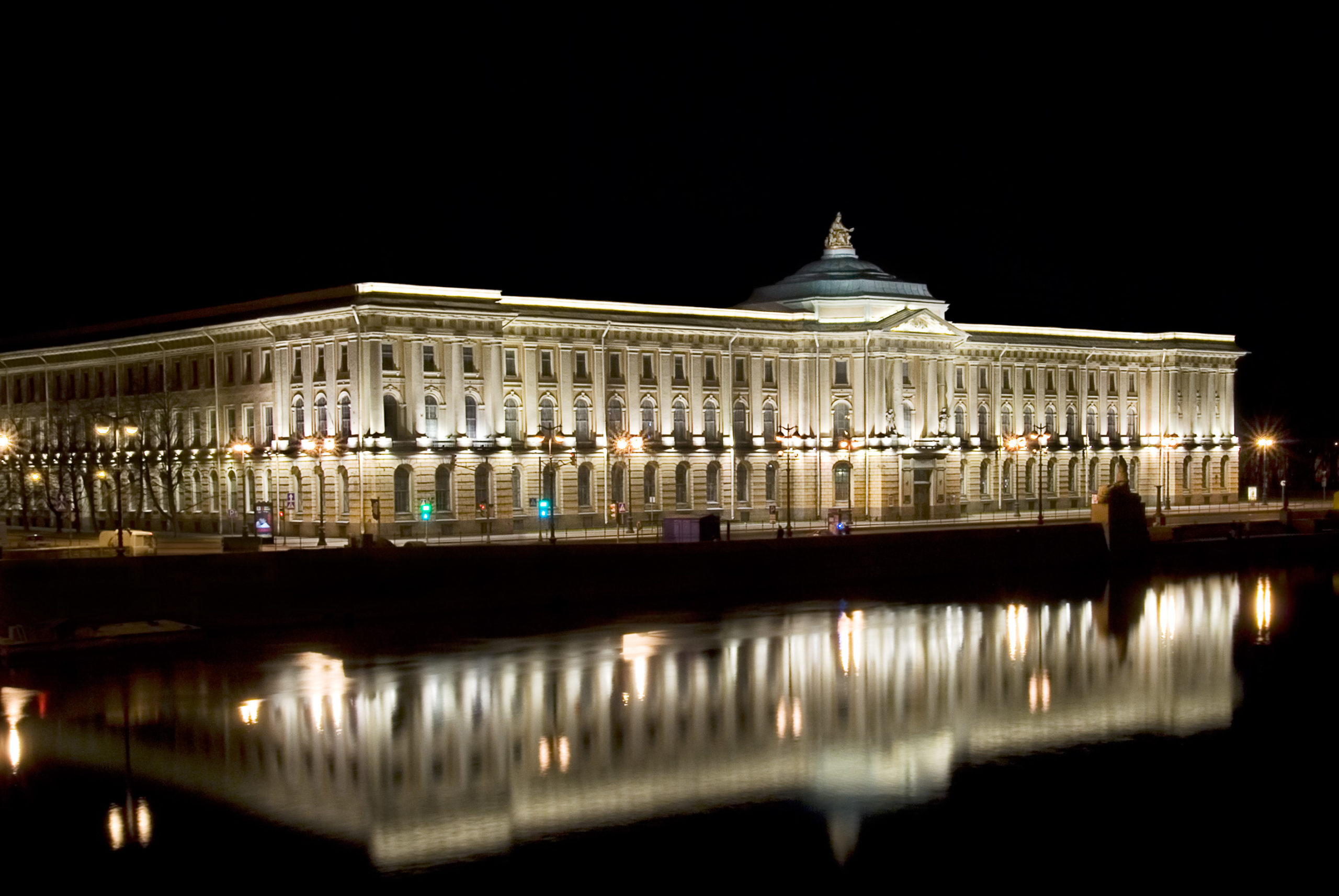 Спб гуп. Академия художеств в Санкт-Петербурге. Академия художеств. Университетская набережная 17. Академия художеств обои.